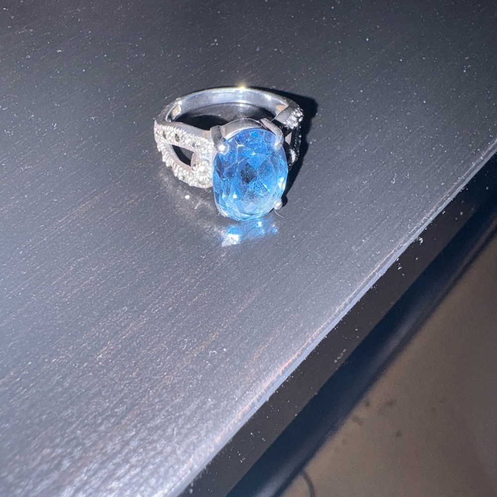 Elegant Blue Gemstone Ring - Picture 4 of 6